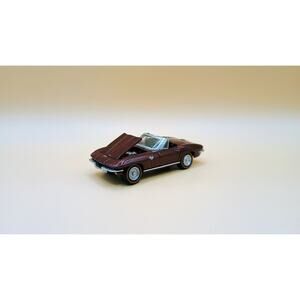 Johnny Lightning Muscle Cars 1969 Chevrolet Corvette (MCACN) (Burgundy) 1:64...